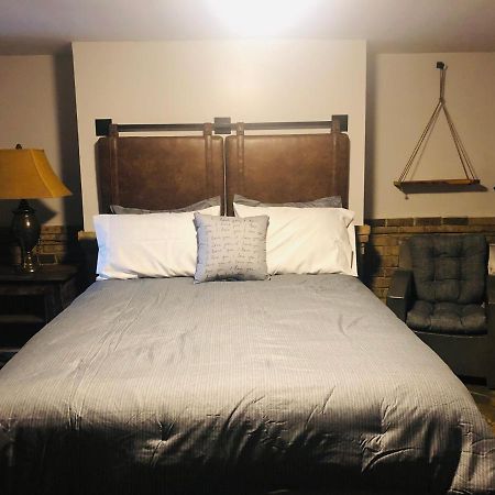 Savannah Sojourn - Time Travelers Retreat 1853 외부 사진